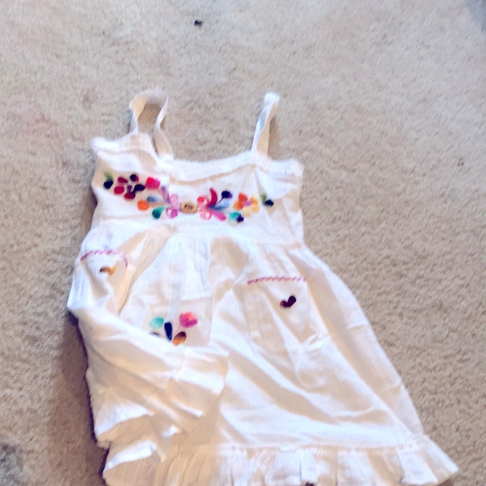 Girls Mexican embroidered dress beautiful size 2-4